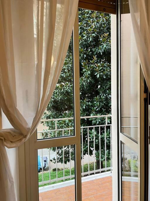 Modern Pretty Apartment Near Isola Zone Milan Exterior photo
