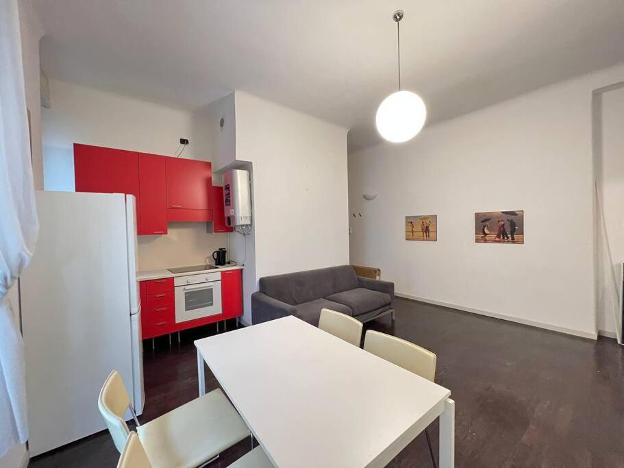 Modern Pretty Apartment Near Isola Zone Milan Exterior photo